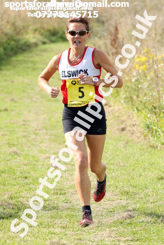 Senior womens relay 2019 Sunderland Harriers Open Cross Country. Photo:  David T. Hewitson/Sports for All Pics